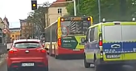 Kierowca autobusu miejskiego nagrany. Reakcja policji