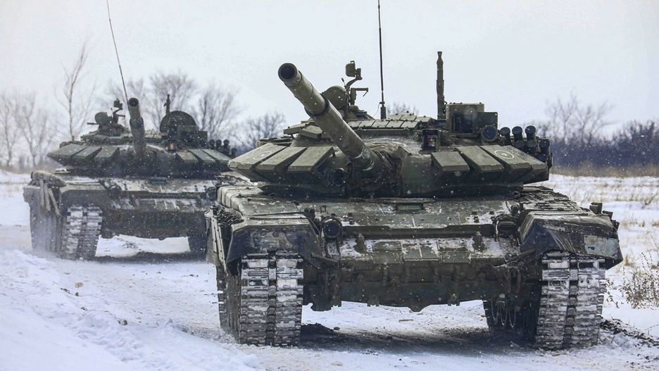 ?wiczenia wojskowe w obwodzie leningradzkimIn this photo provided by the Russian Defense Ministry Press Service on Monday, Feb. 14, 2022, Russian tanks roll on the field during military drills in Leningrad region, Russia. (Russian Defense Ministry Press Service via AP)Russian Defense Ministry Press Service