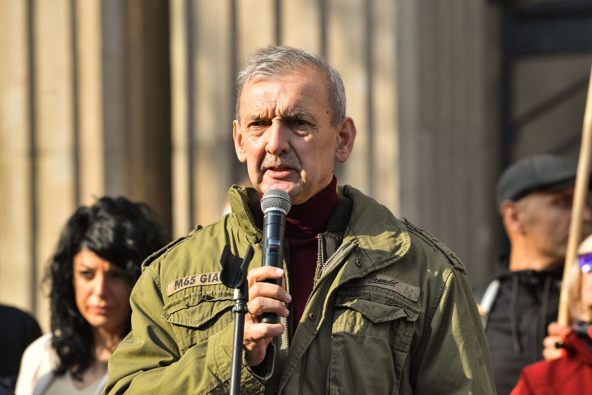 Sławomir Broniarz podczas protestu Związku Nauczycielstwa Polskiego przed siedzibą Ministerstwa Edukacji i Nauki w Warszawie