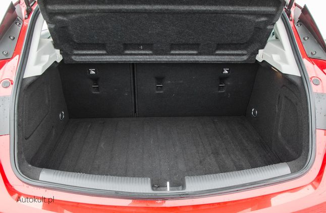 Opel Astra K z nadwoziem hatchback ma 370-litrowy bagażnik