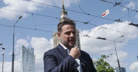Zarobki w stołecznym ratuszu. Średnia z dodatkami to około 7,5 tys. zł