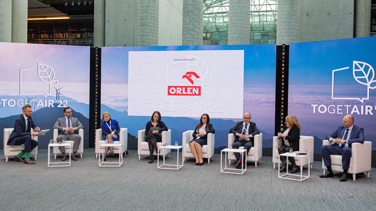 Debata "Czy może zabraknąć nam wody w kranie? Co zrobić, by zasoby wodne były odnawialne?" 