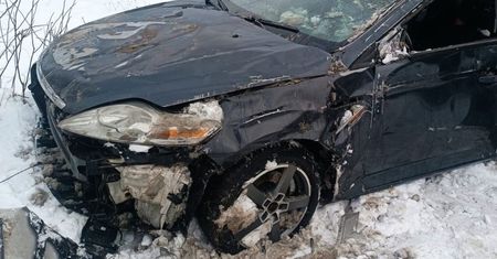 Ciągnął auto kołami do góry. Policjanci szybko poznali powód