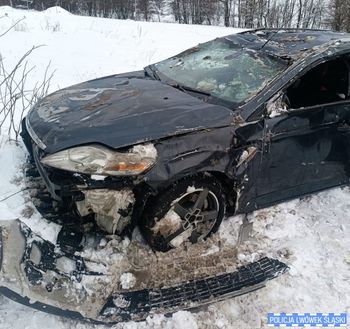 Holował samochód na dachu. Jest nagranie