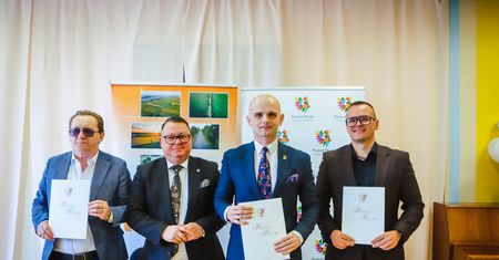 Ponad 1,6 mln zł na drogę w Stróżewku. Podpisano umowę z wykonawcą