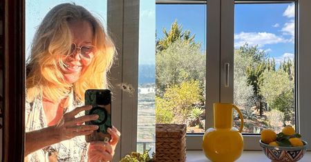 Agata Młynarska ma willę w Hiszpanii. Tak się urządziła: kolorowe wazony, drewno i NIEZIEMSKIE WIDOKI (ZDJĘCIA)