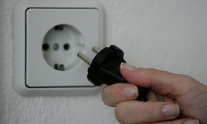 Wyciągasz wtyczki w czasie burzy? IMGW wyjaśnia, co to daje