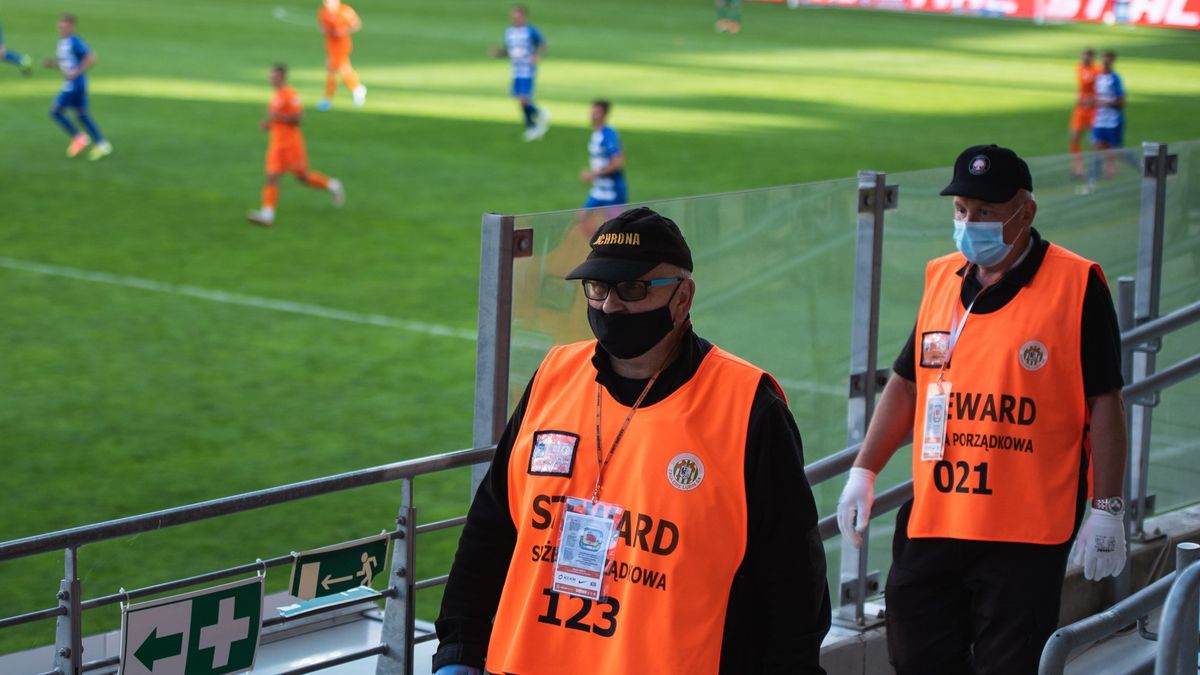 Po zmianach na meczach piłkarskich będzie mogło zasiąźć o 100 proc. więcej kibiców. 