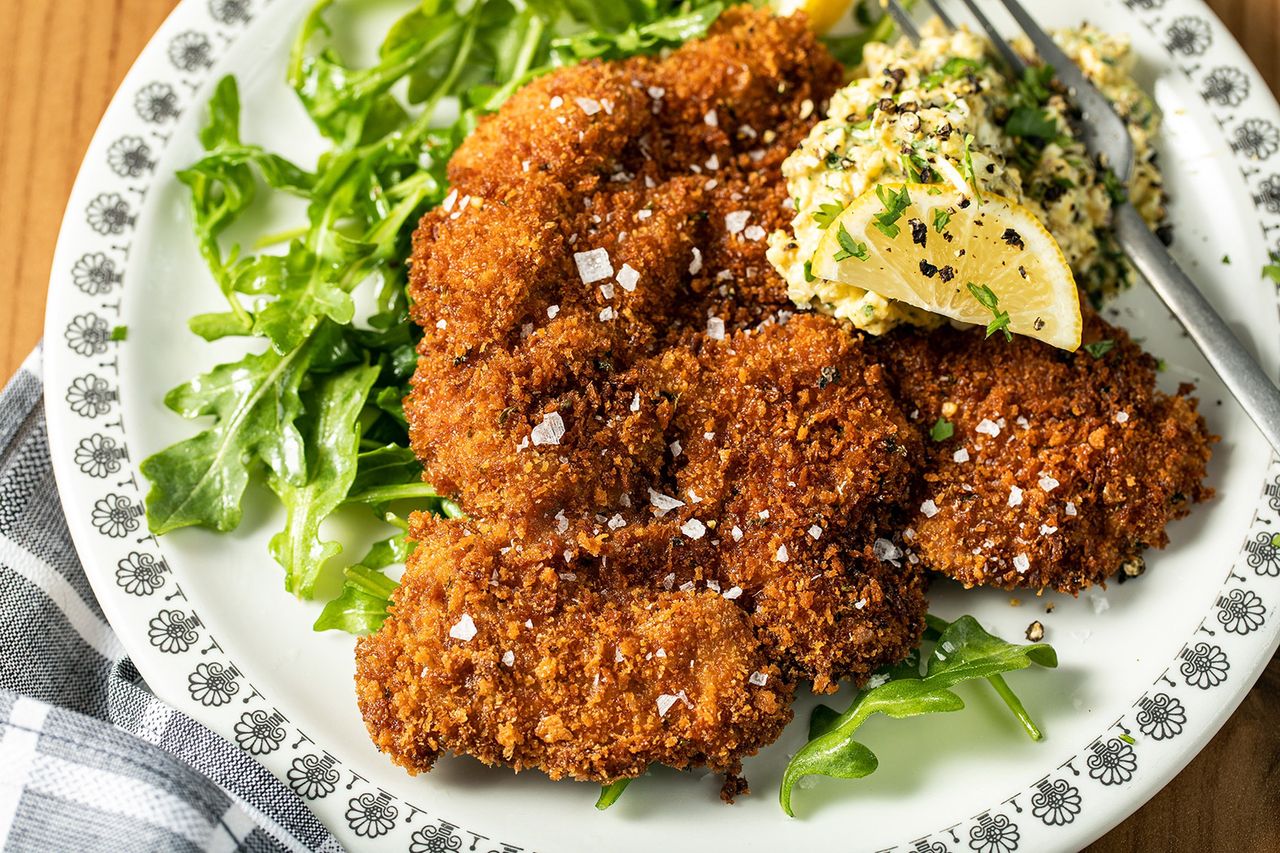 Surprisingly tender and juicy cutlets. Discover their unexpected ingredient