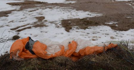 Paralotniarz runął po starcie. Interweniował śmigłowiec LPR