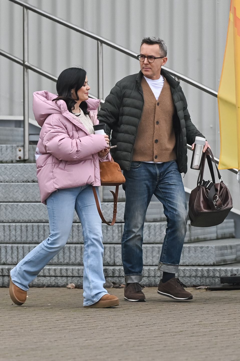 Katarzyna Cichopek i Maciej Kurzajewski maszerują z termosami