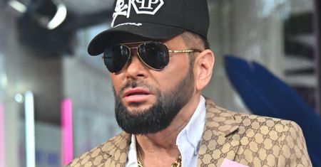 Krzysztof Rutkowski ma kasy jak lodu. Broni swojego złota. "Komuś przeszkadza Rolex?"