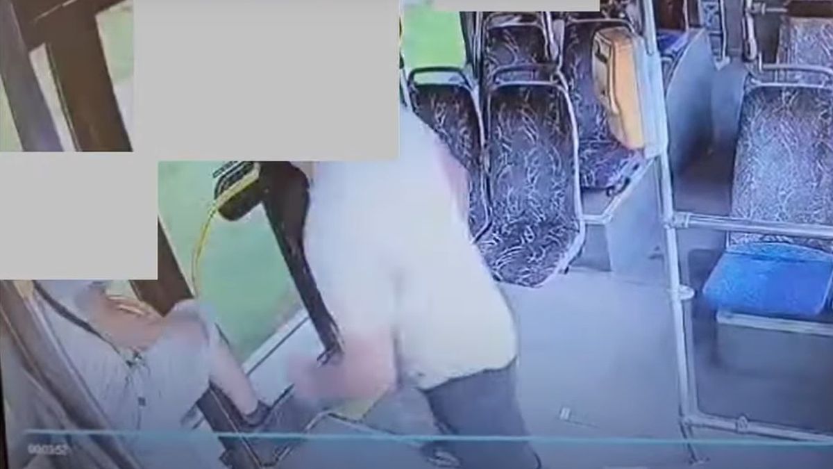 Nagranie z brutalnego napadu na kontrolera biletów w Koszalinie