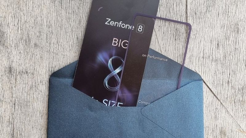 ASUS szykuje (w miarę) małego flagowca. ZenFone 8 w całej okazałości 1