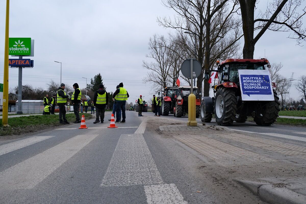 Protest rolników w Lublinie na skrzyżowaniu Krężnicka - Janowska - Żeglarska