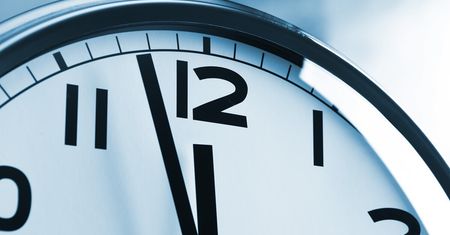 Zegarki do tyłu — co trzeba wiedzieć o zmianie czasu na zimowy 2025 (weekend 25–26 października)