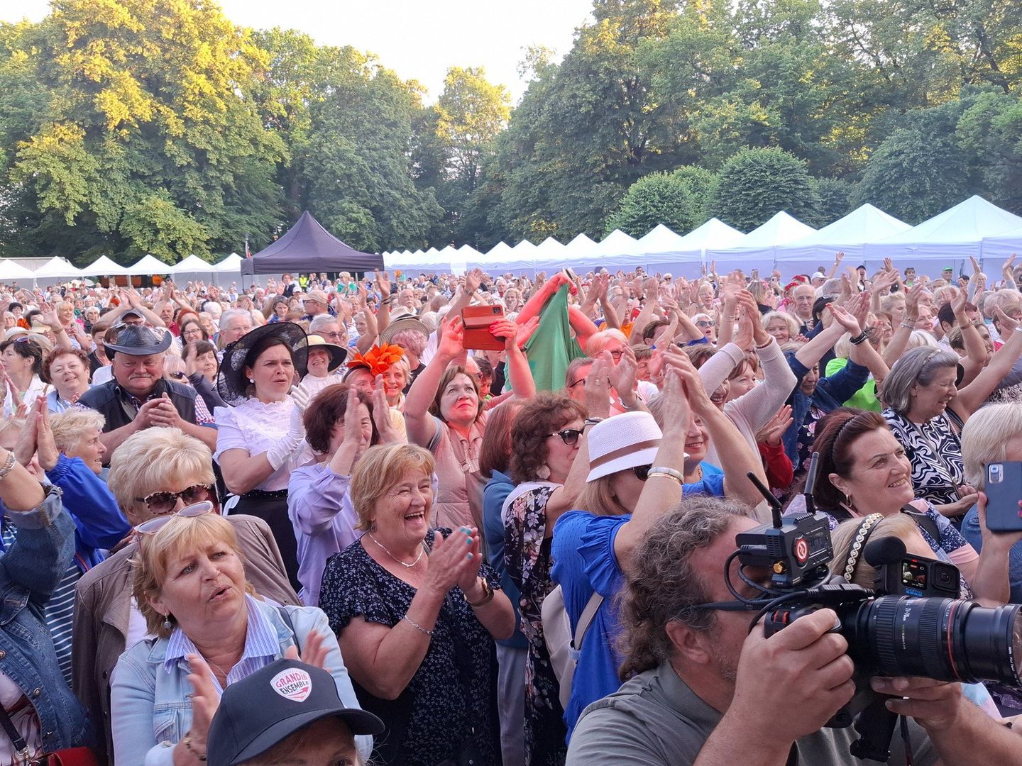 Seniorzy bawią się w Parku Jordana podczas XII Międzynarodowych Senioraliów 2025