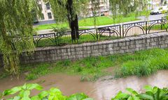 Elbląg w gotowości: Rośnie poziom wody w rzece Kumiela