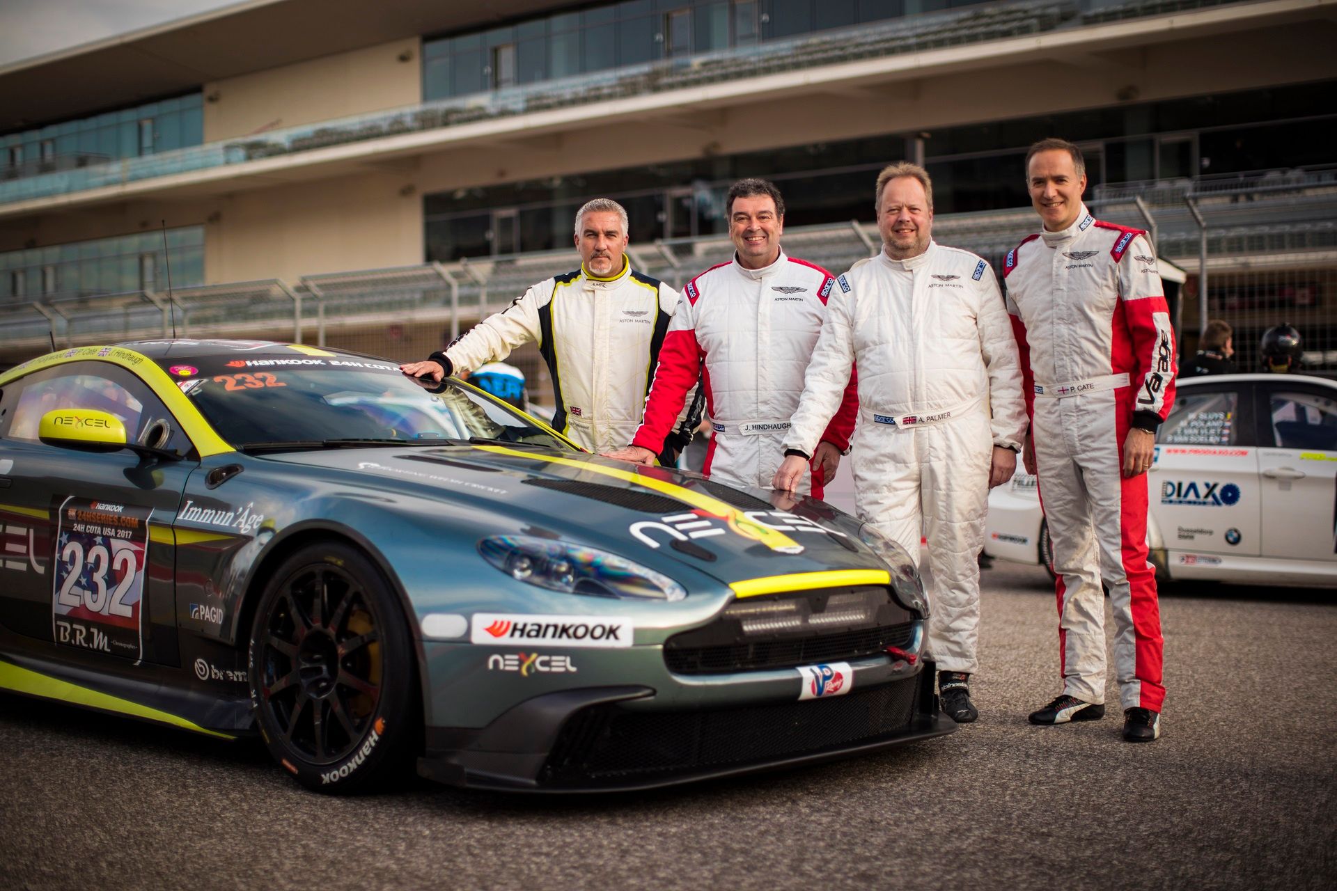 Andy Palmer podczas jednego z licznych występów w wyścigach (fot. Aston Martin)