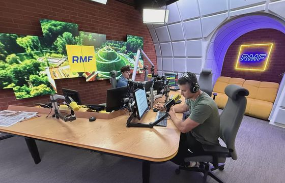Grupa RMF podnosi ceny reklam. Ile za spot w RMF FM?