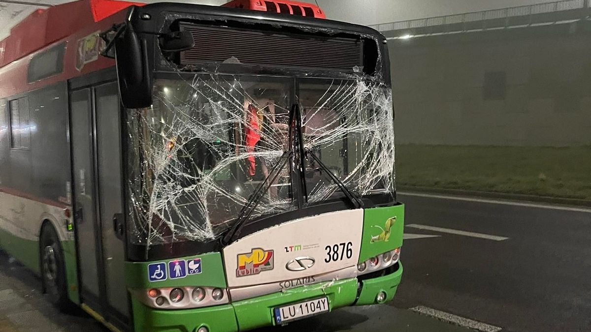 Kierowca trolejbusu nie zdążył wyhamować i zderzył się z autobusem