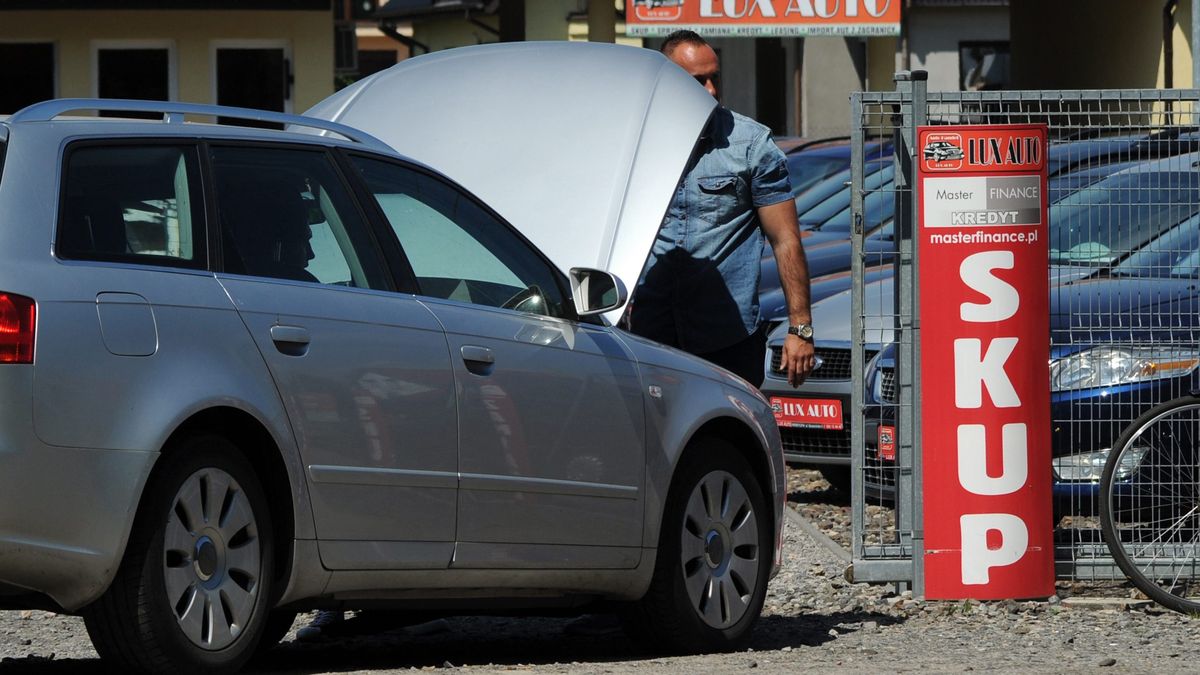 Auto-komis
Morzyczyn, 19.05.2013 Handel u�ywanymi samochodami w auto-komisie. mb/soa PAP/Marcin Bielecki
Marcin Bielecki
auto, auto komis, biznes, handel, komis, komis samochodowy, kupno samochodu, praca, samochody, samoch�d, sprzeda� aut, u�ywane