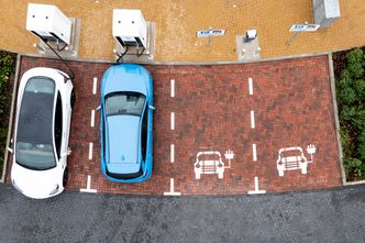 "Elektryki" a auta spalinowe. Naukowcy porównali wpływ na środowisko