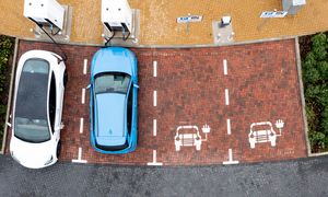 "Elektryki" bardziej przyjazne środowisku niż auta spalinowe? Naukowcy: jest warunek