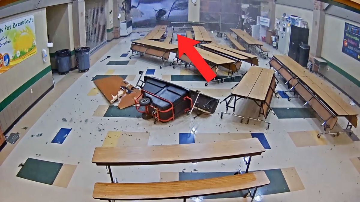 Istny armagedon w szkole. Kamery nagrały niszczycielską moc tornada 1