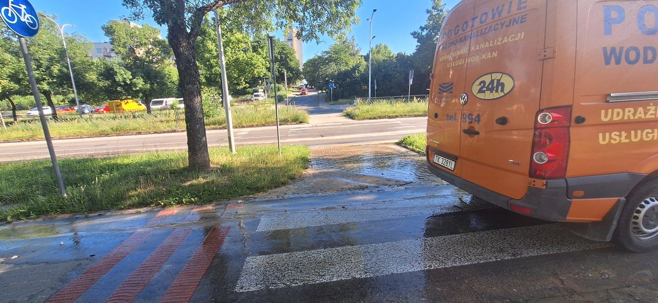 Awaria wodociągowa w rejonie ulicy Orkana w Kielcach. Mieszkańcy bez wody, będzie beczkowóz
