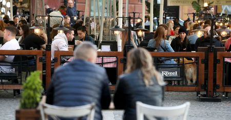 Pół litra wody za darmo. Posłowie chcą zmian w restauracjach