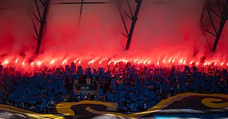 UEFA ukarała Lecha Poznań. Wysoka grzywna, zamknięta część stadionu i zawieszenie trenera