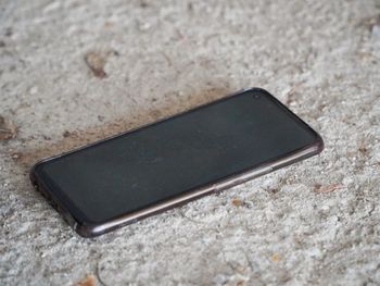 Ełk: W trakcie włamania złodziej zgubił telefon. Policjanci bez problemów namierzyli 27-latka
