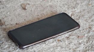 Ełk: W trakcie włamania złodziej zgubił telefon. Policjanci bez problemów namierzyli 27-latka