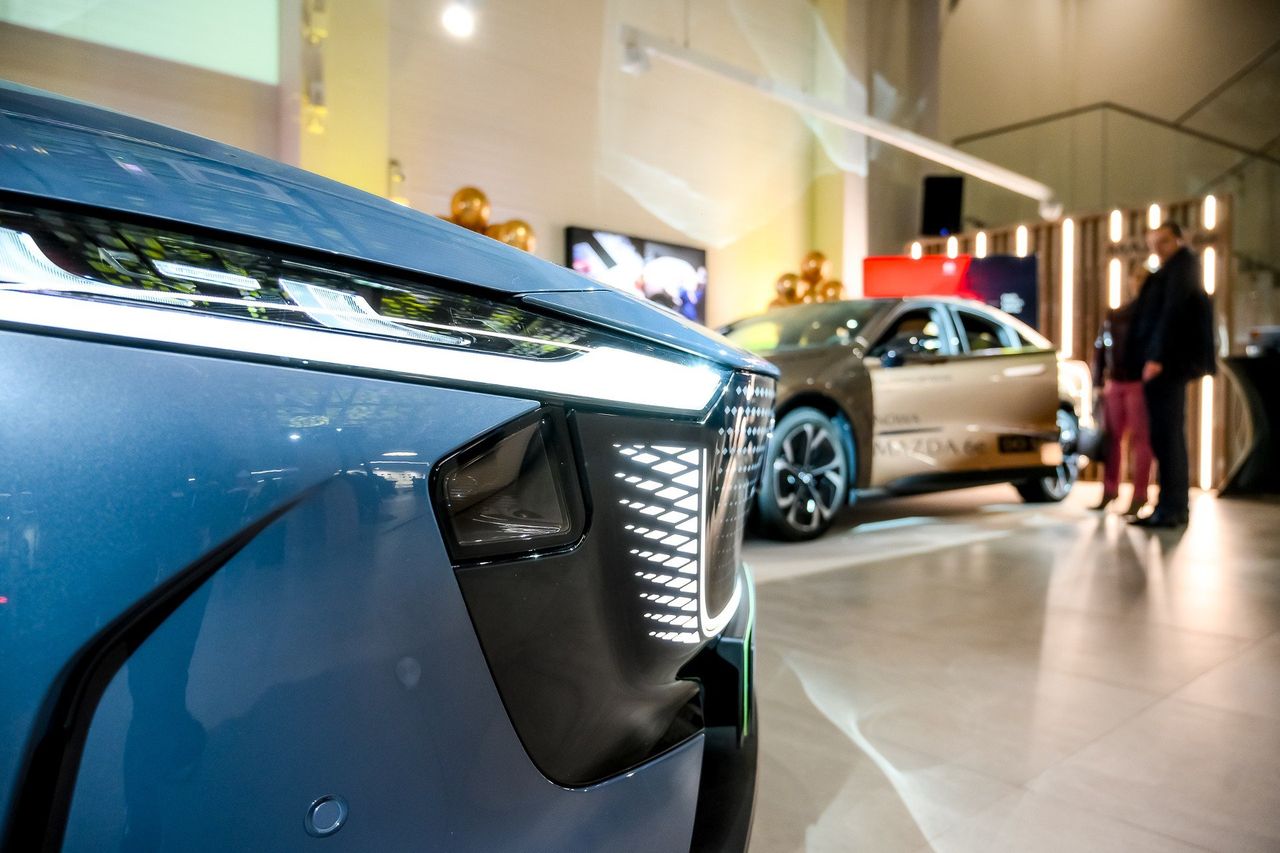 Obniżka stóp procentowych. Jak wpływa na raty kredytu samochodowego?