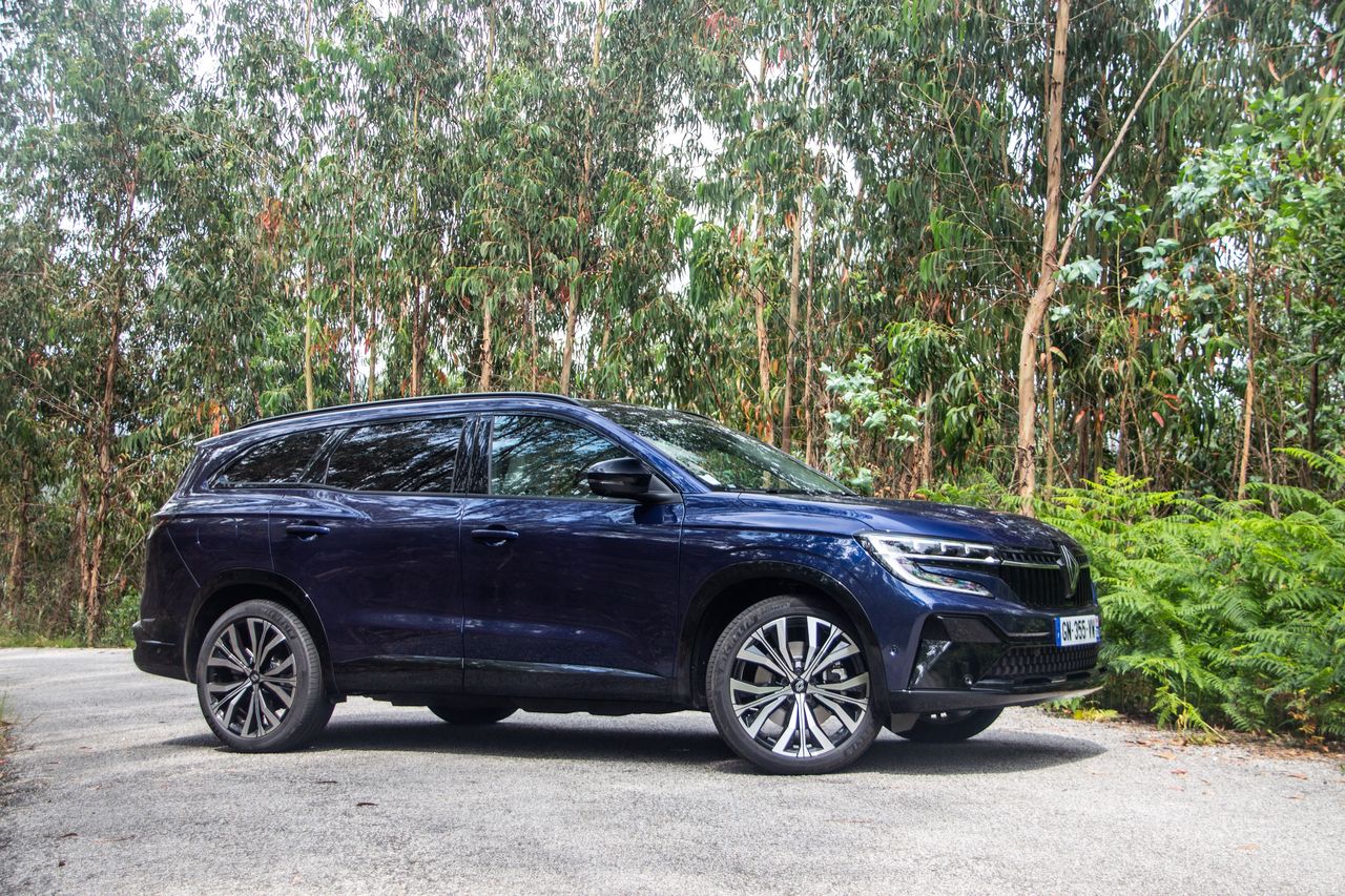 Nowe Renault Espace wjeżdża do salonów. Ile kosztuje topowy SUV marki?