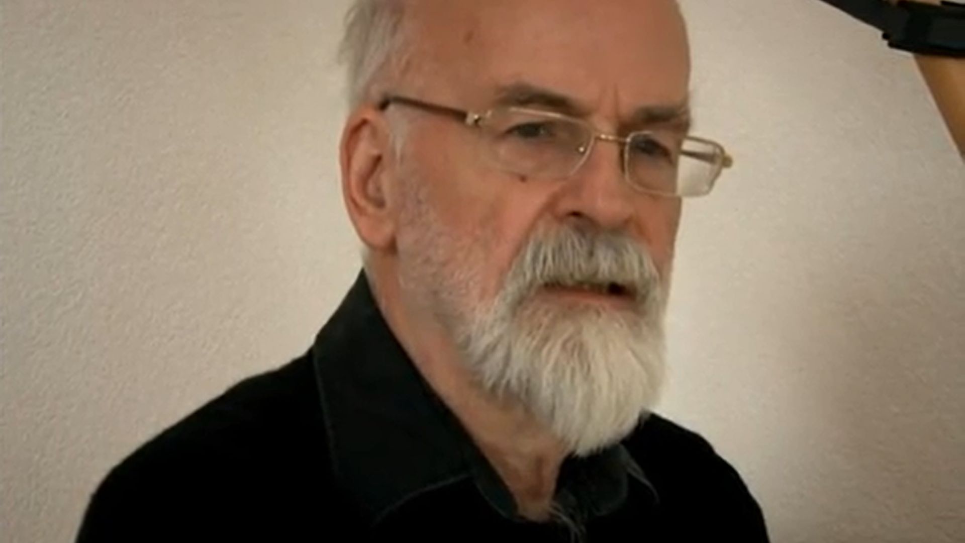 Terry Pratchett tuż po śmierci Petera Smedleya