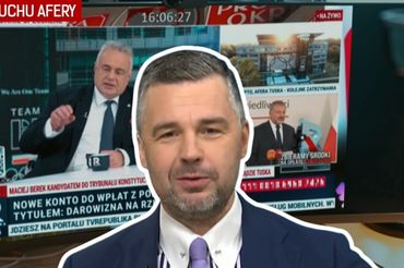 Michał Rachoń na tle kadru z reportażu w "Czarno na białym"