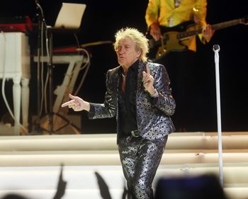 Rod Stewart pod ostrzałem fanów. Dzień wcześniej odwołał koncert