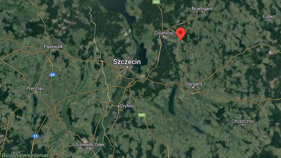 Pociąg zderzył się z samochodem. Są ranni