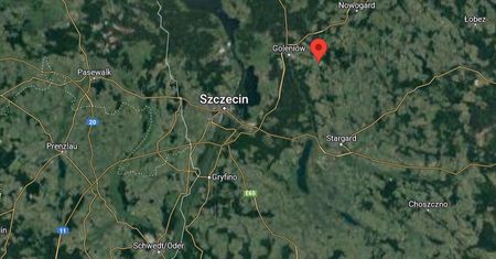 Pociąg zderzył się z samochodem. Są ranni