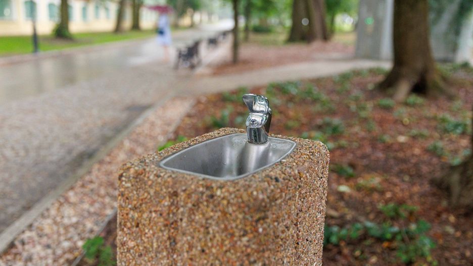 Taki zdrój jest już zamontowany w pobliżu Psa Kawelina
