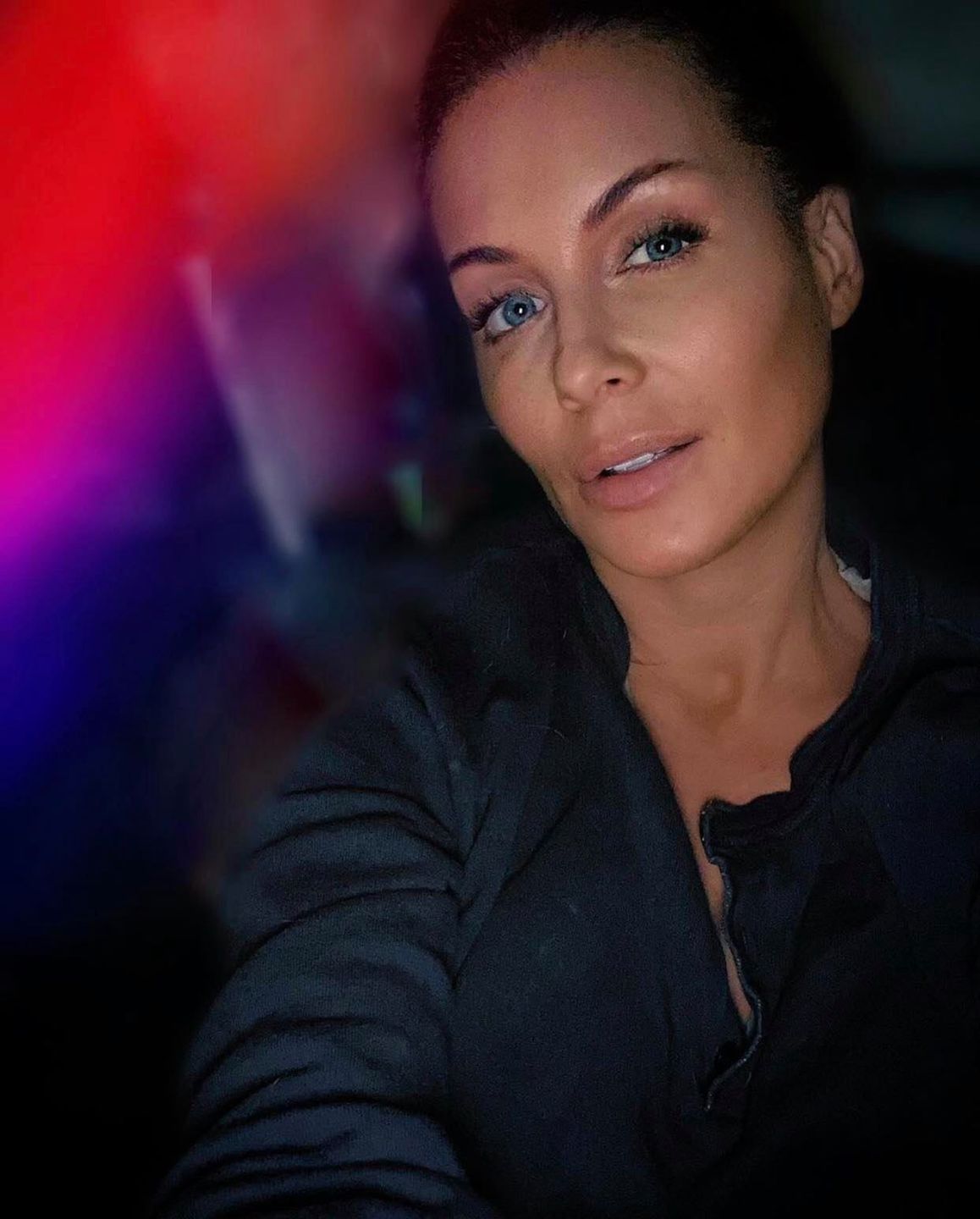 Małgorzata Rozenek eksponuje szczupła sylwetkę