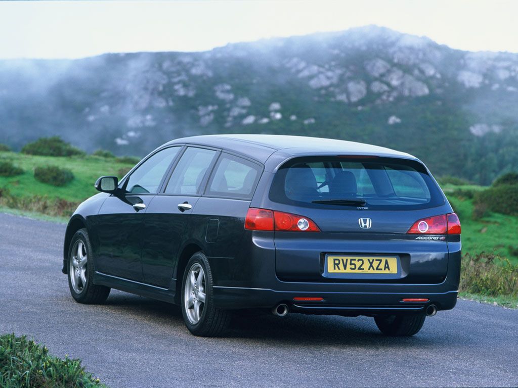 Niezbyt urodziwa Honda Accord Tourer