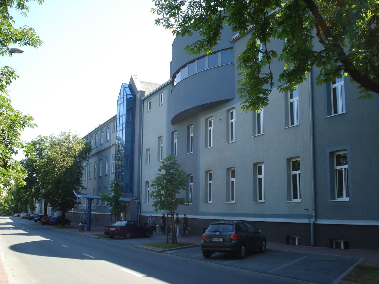 Częstochowa: Politechnika zainaugurowała 77. rok akademicki. Studentów witał rektor i rezolutny robot. "Nie jesteśmy skostniałą strukturą"