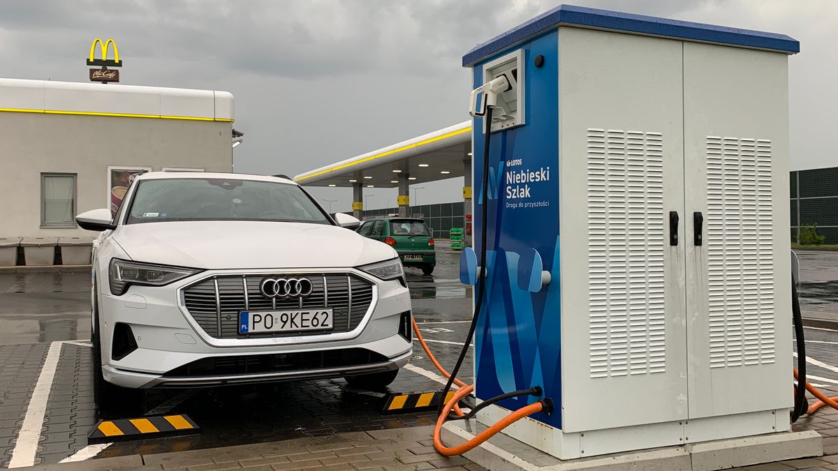 Szybkie stacje ładowania ułatwiają podróżowanie elektrykiem po kraju