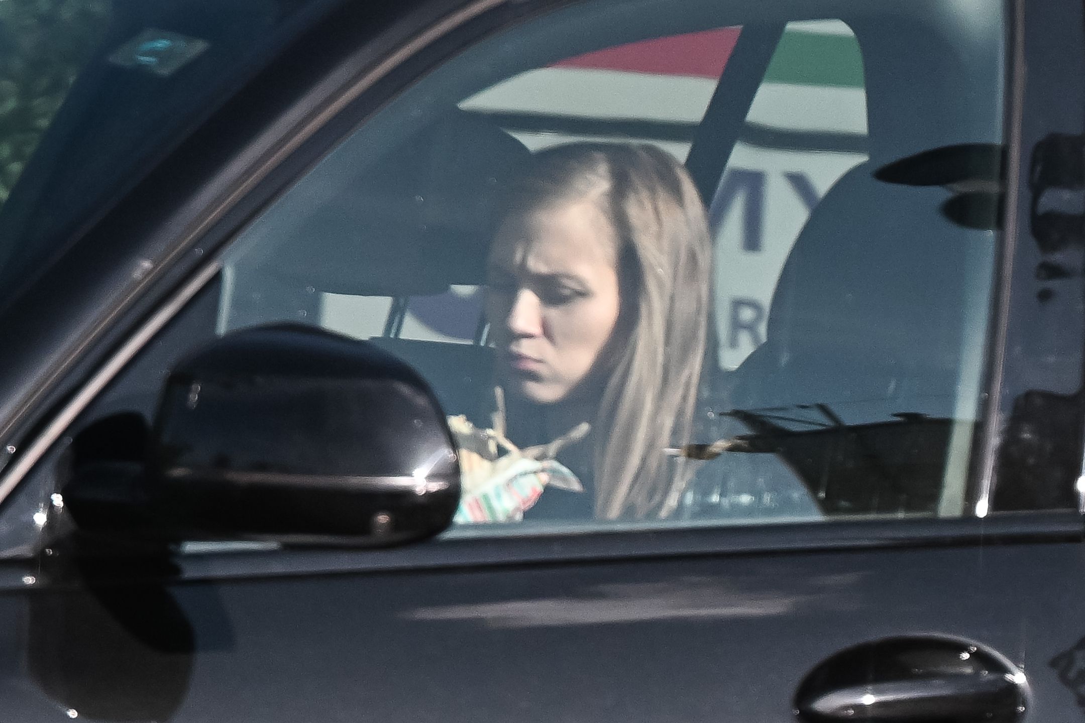 Agnieszka Kaczorowska zajada się kebabem