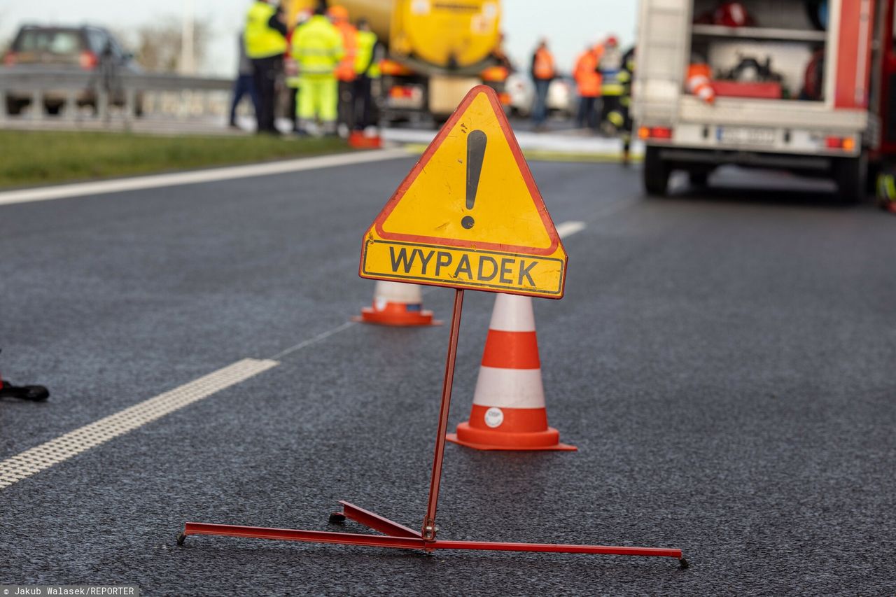 Warmińsko-mazurskie. Wiatr przewrócił ciężarówkę na drodze/ Zdjęcie ilustracyjne