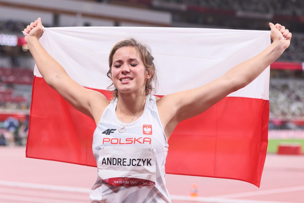 Srebrna medalistka Maria Andrejczyk w stroju od 4F 