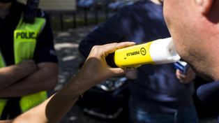 Pijany kierowca zatrzymany pod Brodnicą. Ponad 3 promile, brak prawa jazdy, auto bez badań, a w środku rodzina